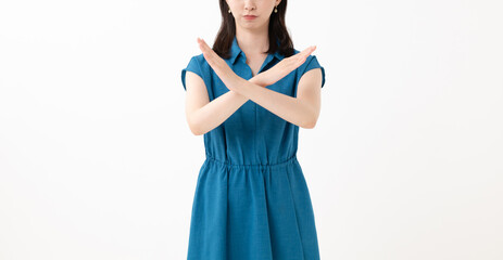 拒否をする女性