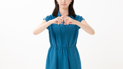拒否をする女性