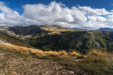 Golden grass and rocky peaks of Montenegro’s Durmitor mountains—breathtaking panoramic views, wild hiking trails, and untouched highland landscapes in the Balkans