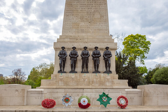 Guards Division Memorial in London: Monument Honoring 14,000 Guardsmen Who Fell in the Great War, Featuring Five Bronze Soldiers Representing the Foot Guards Regiments, Near St James&rsquo;s Park 