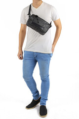 Naklejka premium Young man wearing a sling bag