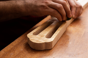 The guitar master tones the neck of the guitar