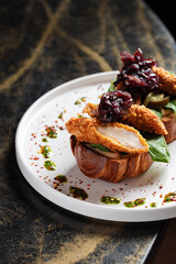 Crispy Chicken Toast with Caramelized Onion – Rustic toast topped with fresh greens, sliced crispy chicken breast, and sweet caramelized red onions, garnished with herb oil.