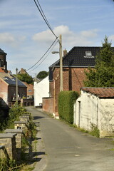 Rue typique le long de la Sennette à Écaussinnes-Lalaing 