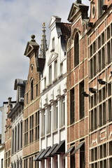 Les façades à fronton de style baroque des maisons près de la Grand-Place à Bruxelles 