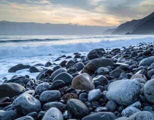 Obraz premium Gentle ocean waves lapping on smooth beach stones