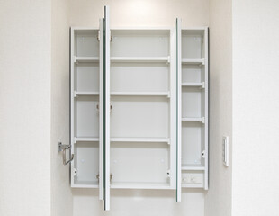 三面鏡裏収納、住宅設備