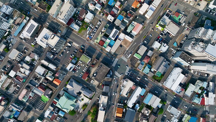 Obraz premium 現代都市と道路の真俯瞰空撮風景
