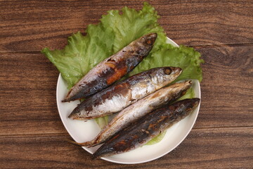 grilled fish with lemon and herbs