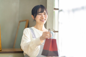 ショップ店員