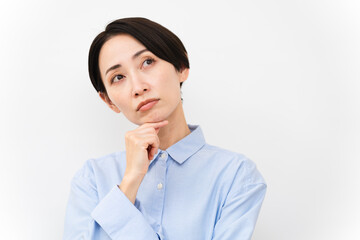 長袖シャツを着ている女性