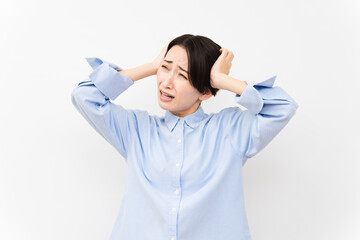 長袖シャツを着ている女性
