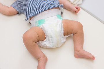 Baby Diaper with Wetness Line for Easy Monitoring