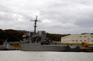 Fototapeta premium 港の護衛艦