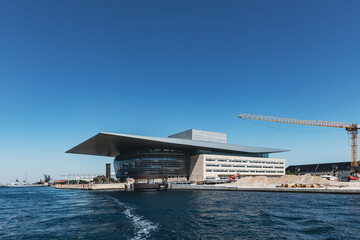 Kopenhagener Opernhaus – moderne Architektur am Hafen.