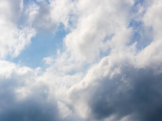 5月　昼の青空と雲60