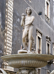 Obraz premium Catania, Italy - MAY 19, 2010: Catania - Fontana in Piazza del Duomo , Giovanni Dall'Orto.