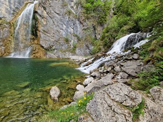 Idyllischer Wasserfall