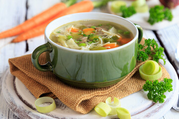 Nudelsuppe mit Rindfleisch