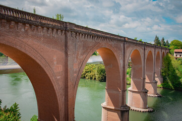 Albi avec les yeux de pixato