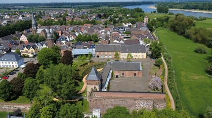 Zons am Rhein, Schloss Friedestrom von oben
