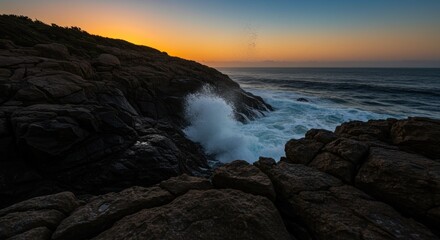 Obraz premium Ocean waves crashing on rocks at sunset - Photo