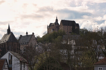 Blick auf die malerische Altstadt von Marburg, Hessen. 