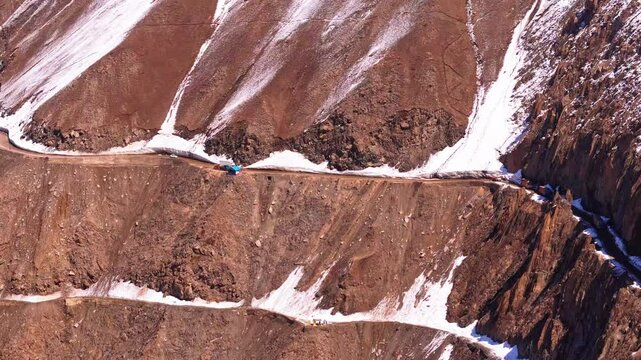 dengerous road zoji la pass mountains kashmir