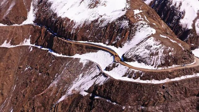 Dangerous snowy mountain pass zojila in kashmir