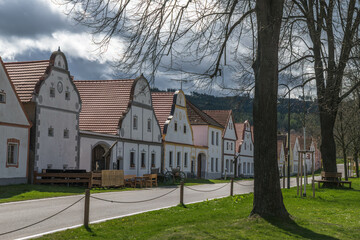 Häuserreihe in Holloschowitz, Tschechien