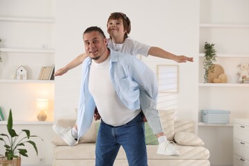 Obraz premium Father and his son spending time together at home