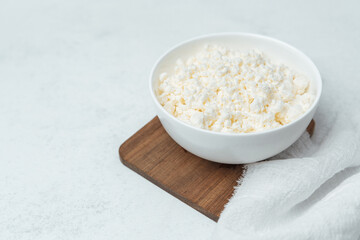 Freshly prepared bowl of popcorn on wooden board in kitchen setting