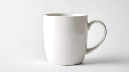 Obraz premium A pristine white ceramic mug sits against a clean, bright white backdrop in a studio setting.