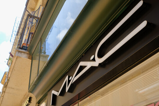 Canadian brand MAC makeup is known for its quality and innovation, shop in Verona, Italy