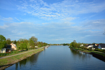 Fototapeta premium Fluss, Baum, Natur, Horizont, Himmel, Frühling