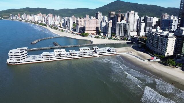 Obras do novo P&iacute;er turistico de Itapema, Meia Praia