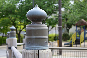 橋の欄干に飾られた擬宝珠