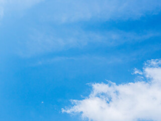 5月の山から見た青空と雲05