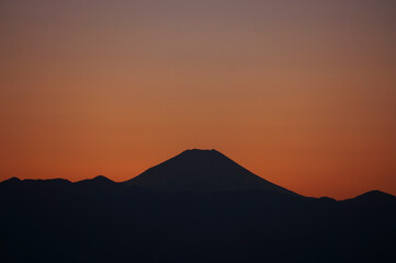 富士山と都市の夕景
