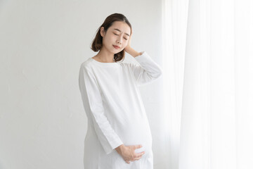頭痛を感じる妊婦