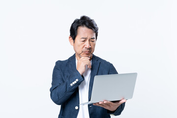 エンジニアのミドルの男性