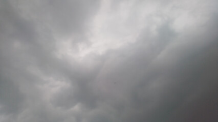 Realistic Sky Background with Gentle Clouds – High Resolution Texture