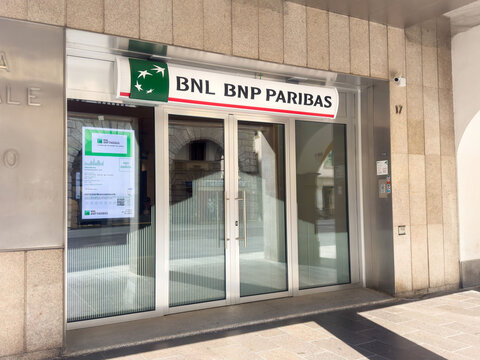 Bnl bnp paribas bank entrance with glass doors on sunny day