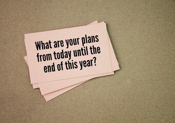 Colored paper with question words What are your plans from today until the end of this year?