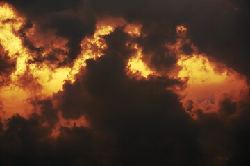 Fototapeta premium Vibrant orange clouds at sunset, a stunning view.