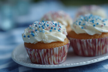 Cupcakes with star sprinkles on plate, creating festive atmosphere