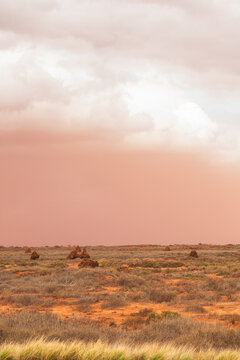 Dust strom in Onslow at the beginning of cyclone Sean