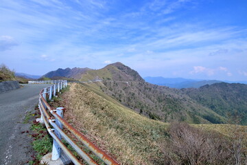 四国山地の稜線を走るUFOライン　初夏　（高知県　いの町）