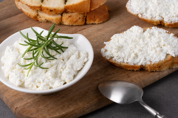 Garlic Bread Sandwiches with Cottage Cheese.