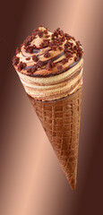 Schokoladen Mocha Eis mit Schokoladen Strudel und Schokoaden Streuseln in Schokoladen Waffel Tuete, Eistüte, Schokoladeneis, Impulseis, 